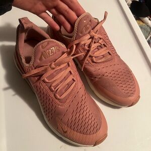 Women’s pink air max 270 size 9.5 good condition!